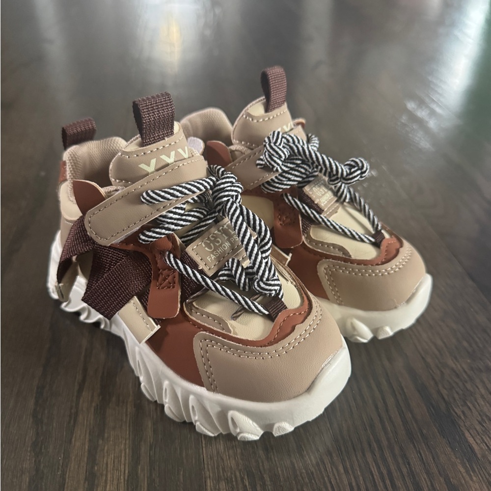 Kids Chunky Trainer Sneakers in Beige and Brown